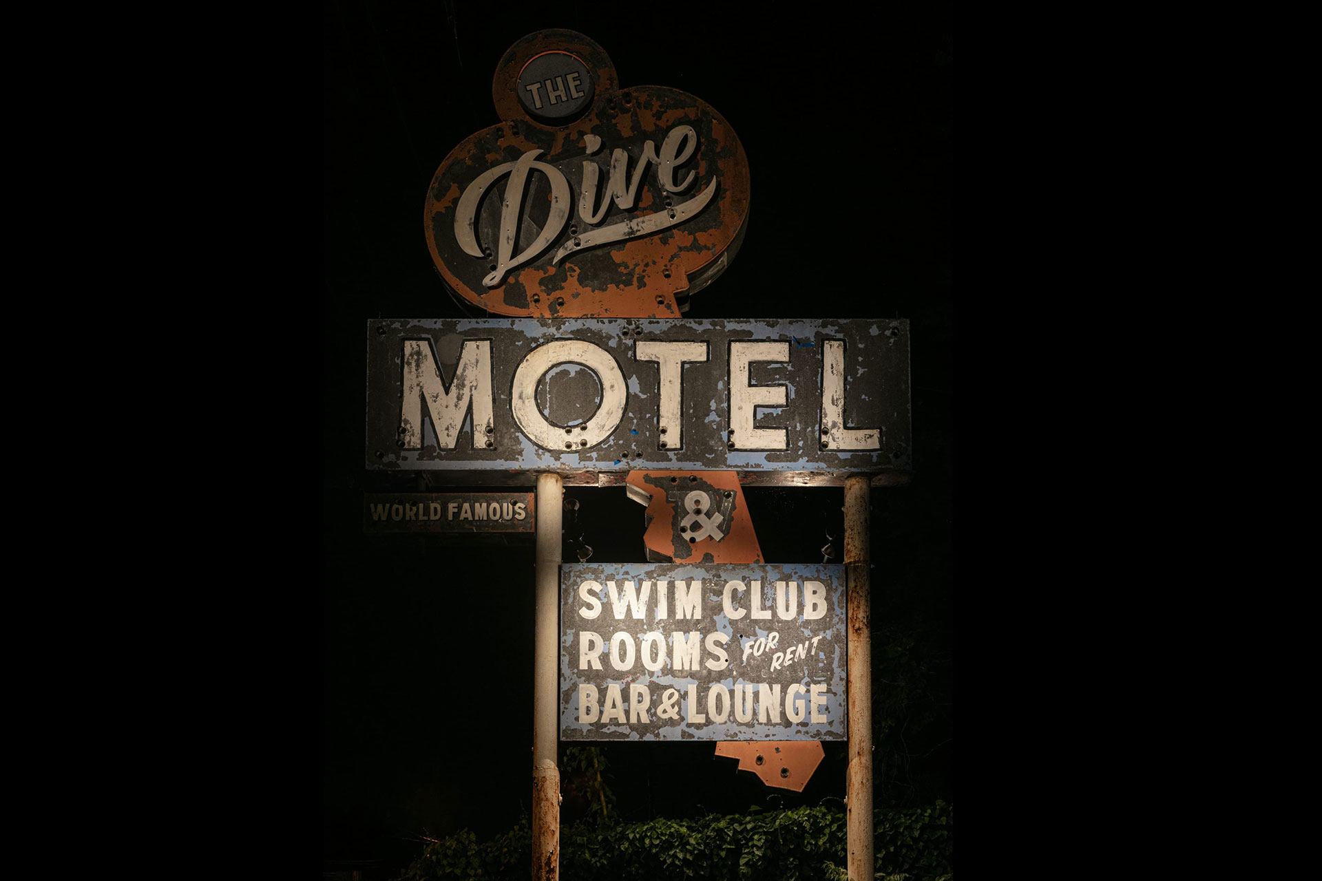 Dive Motel & Swim Club