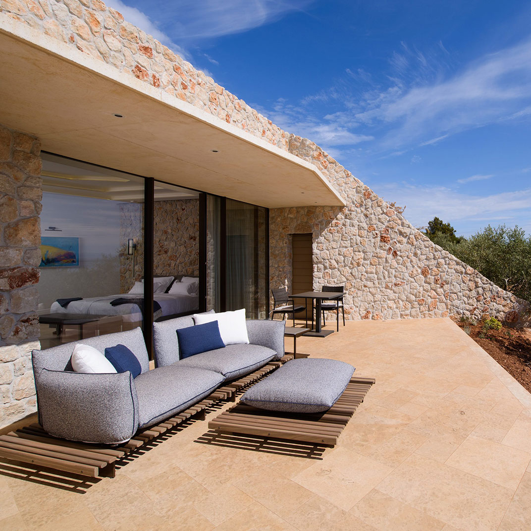 Villa Nai 3.3: Carved directly into the Adriatic shoreline.