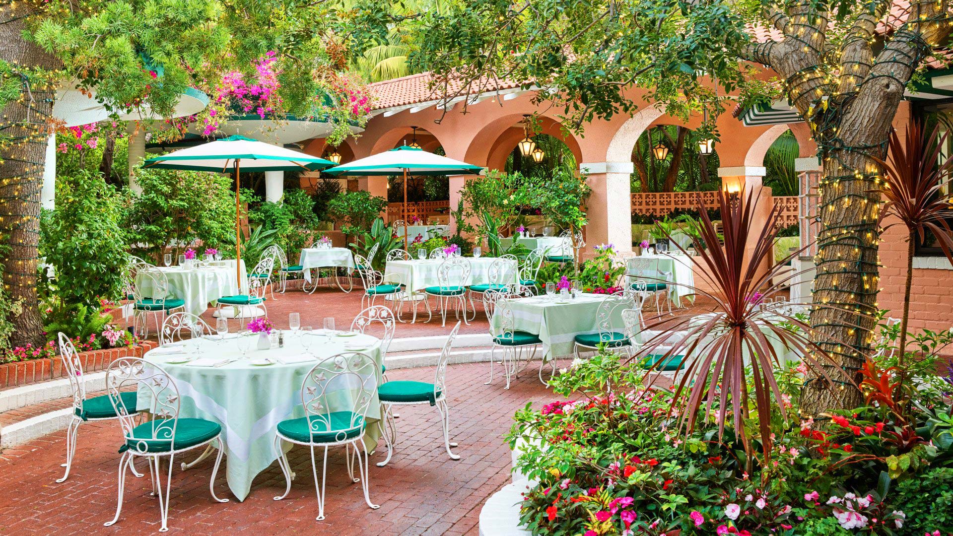 The Beverly Hills Hotel, Dorchester Collection - Polo Lounge