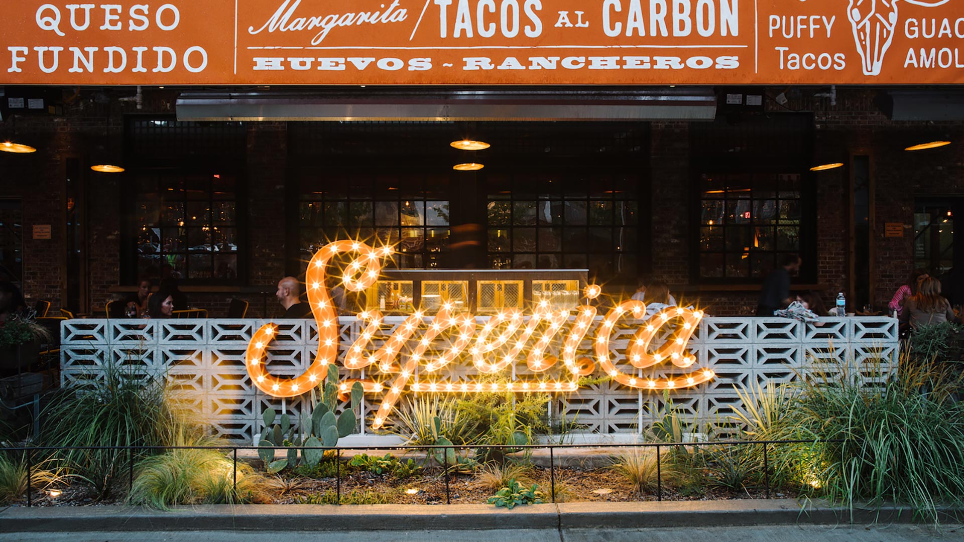Andrew Thomas Lee / Superica - The old loading dock turned into a patio 
