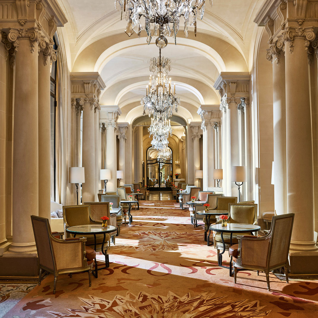 The ornate Hôtel Plaza Athénée, all decorative moldings and 18th-century period furnishings. © Plaza Athénée