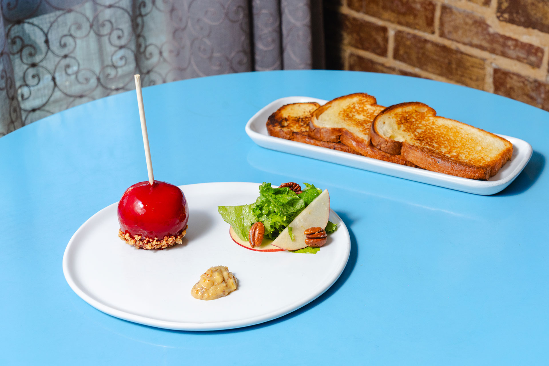 ©Southern Exposure Media Group/Georgia Boy - Foie Gras Candy Apple