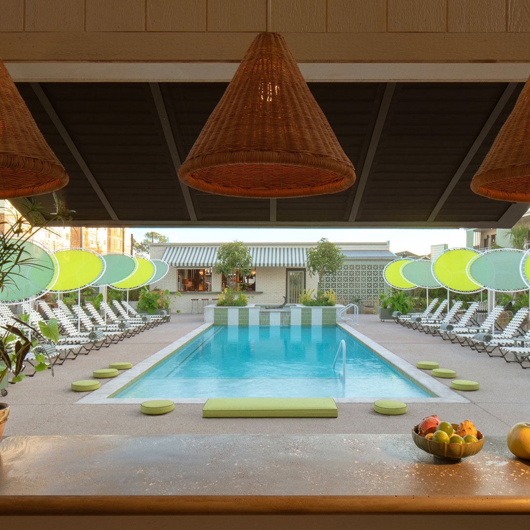 Built around the lively pool, the Maidstone reimagines a mid-century motel in Mid-City. ©Maidstone