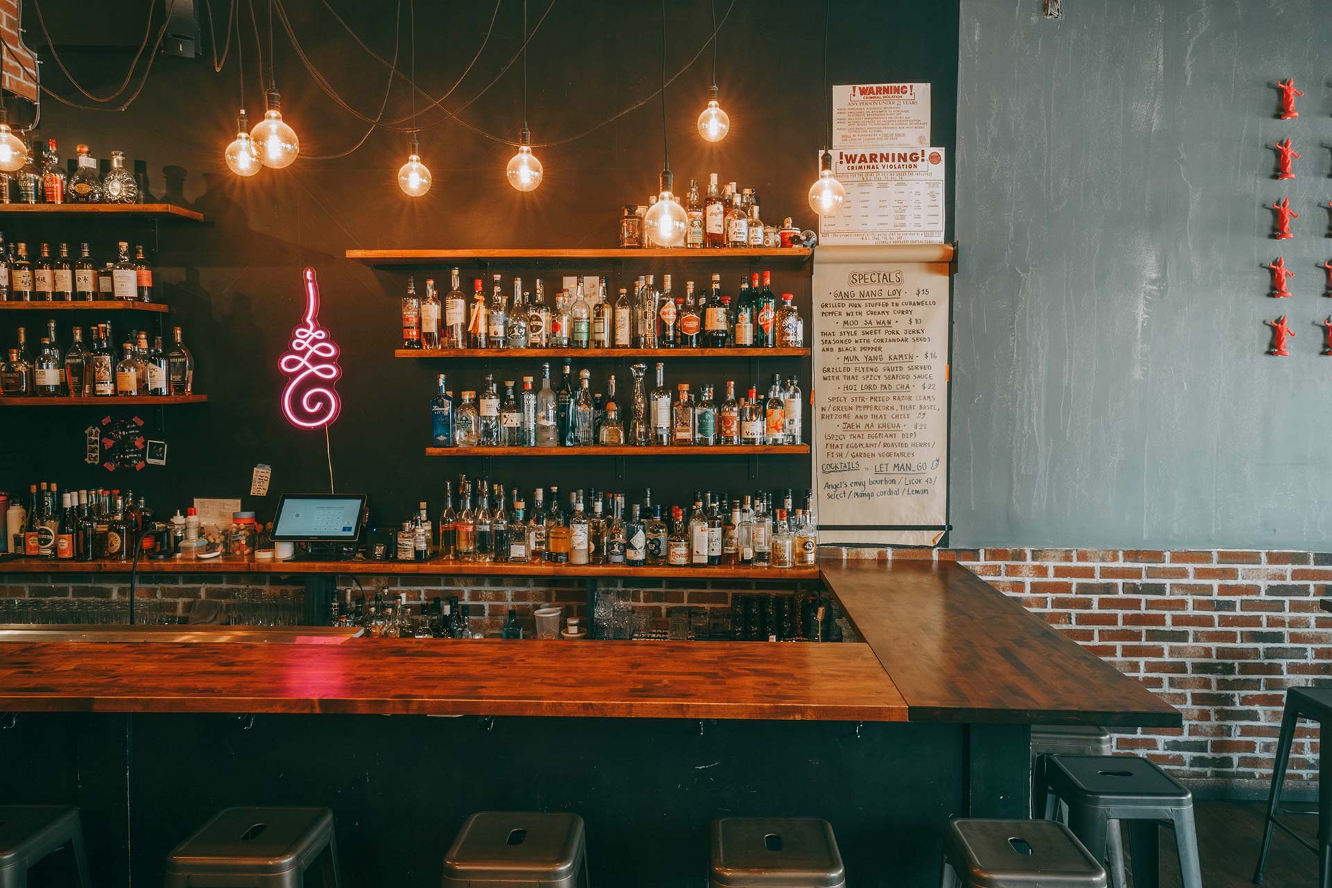 Troy Ali/Mahaniyom - Bar Area