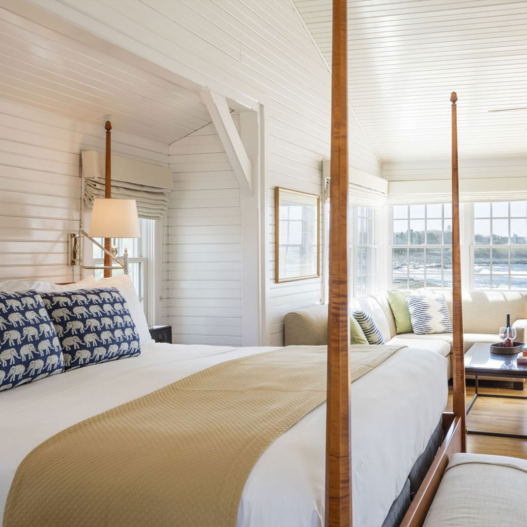 Castle Hill Inn’s coastal New England charm shines in this sun-filled bedroom. © Castle Hill Inn