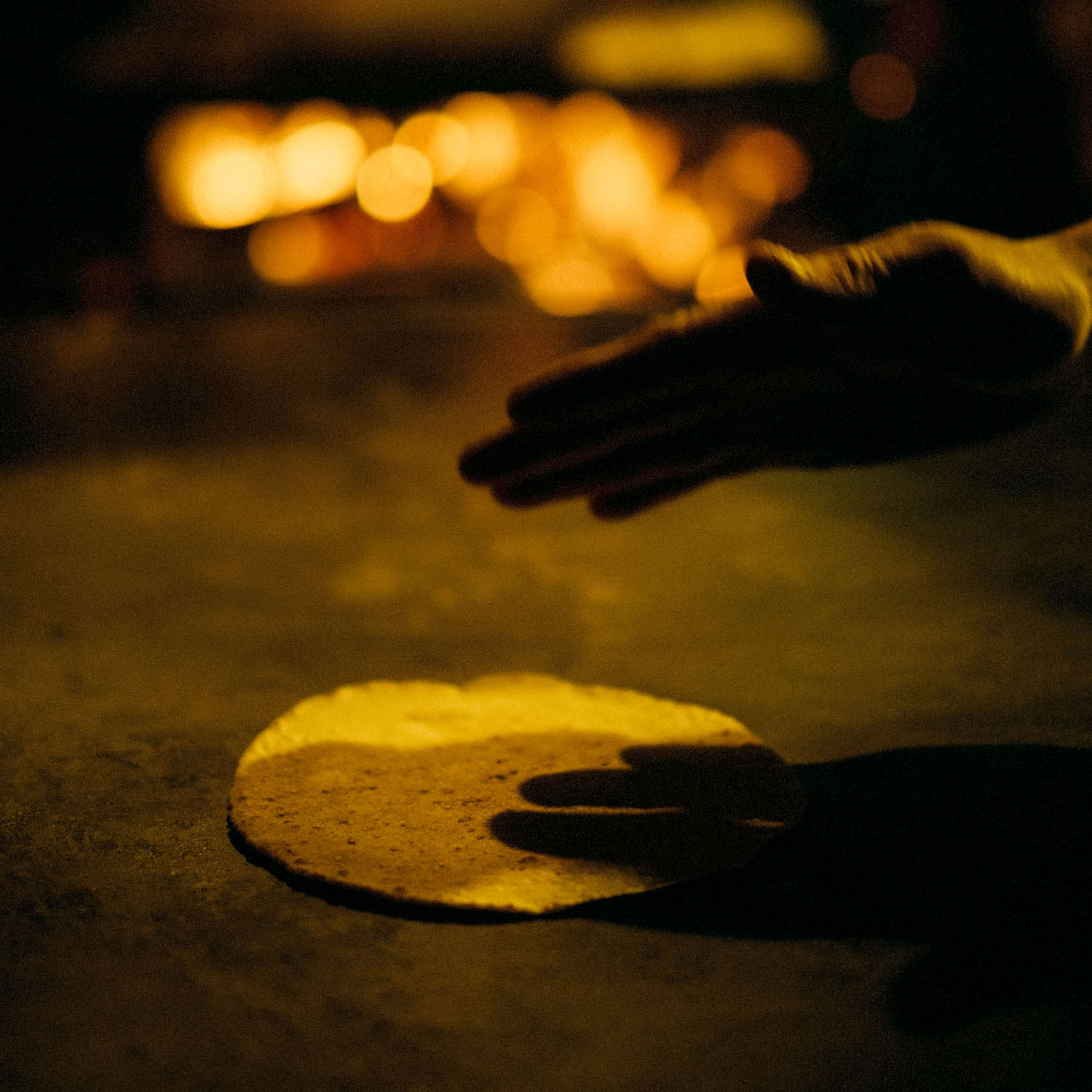 Preparando las tortillas. © Nicolas Tadeo Wachter/Expendio de Maíz