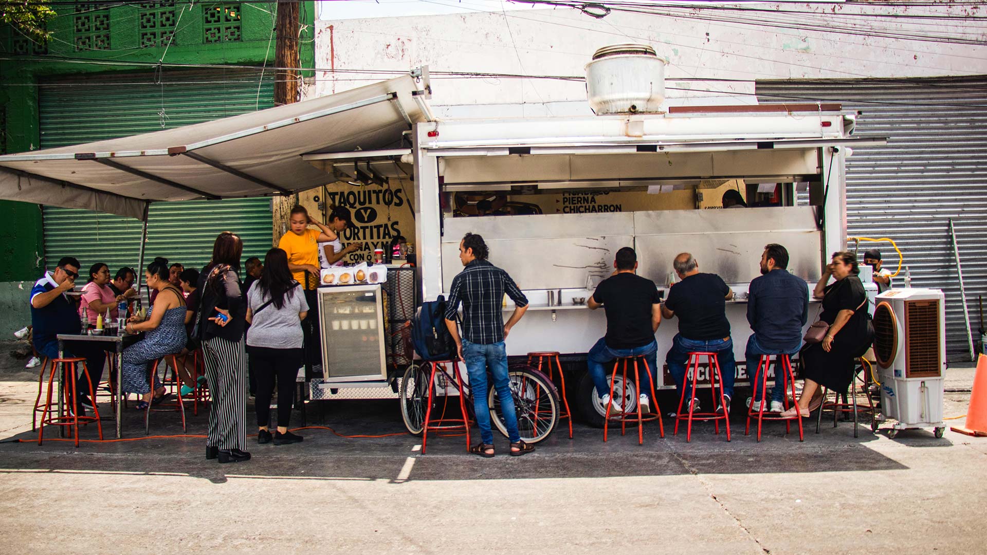 Tacos "El Compadre truck - © Corporación para el Desarrollo Turístico de Nuevo Leòn /Tacos "El Compadre"
