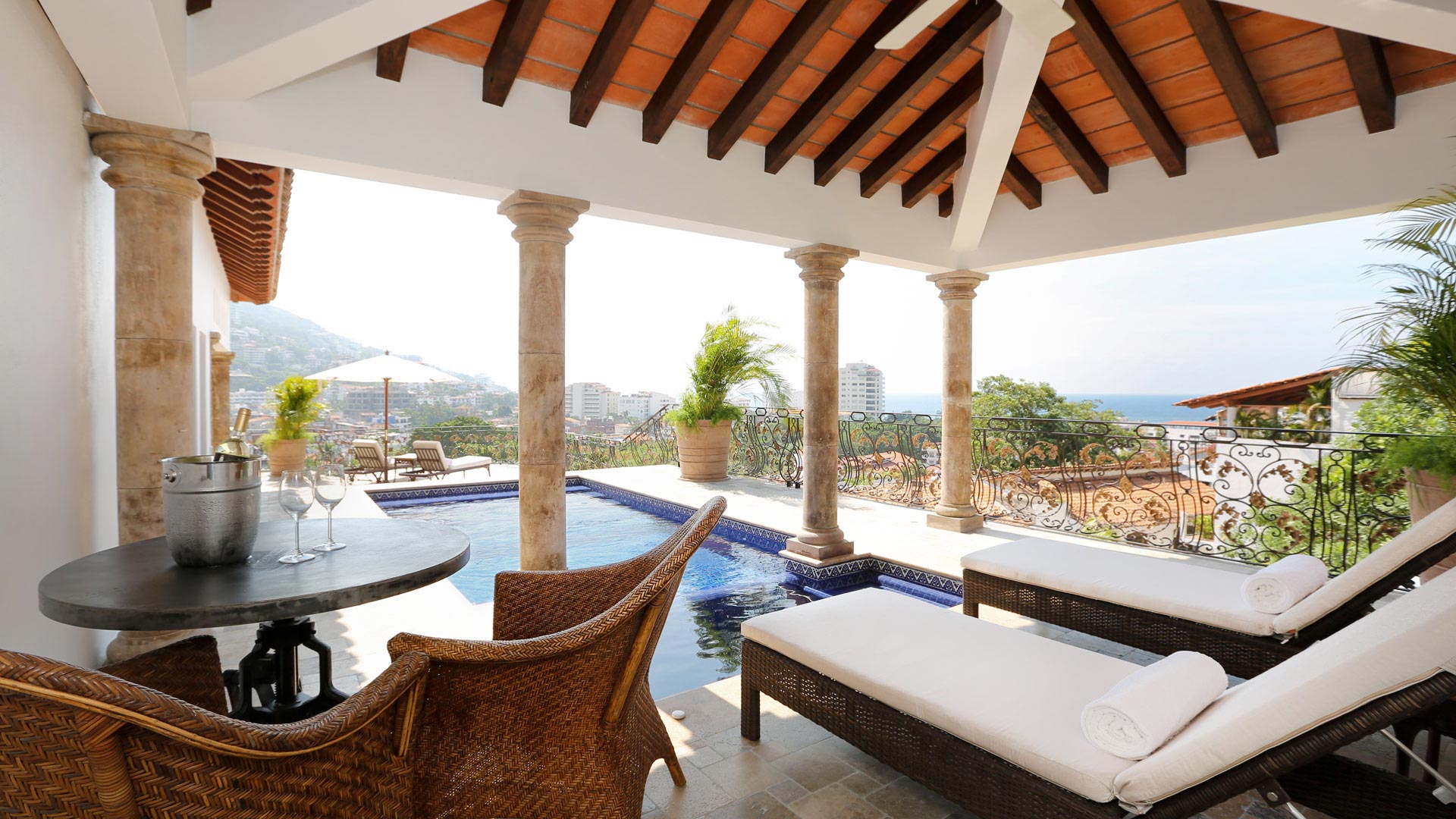 Private pool and balcony of Elizabeth Taylor suite - ©Casa Kimberly