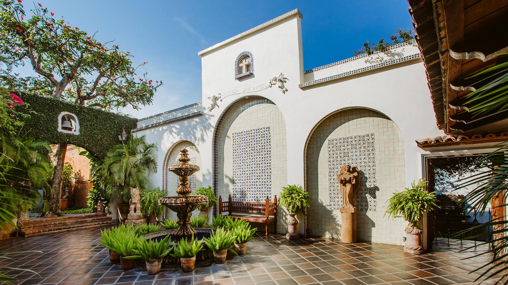 Bursus Courtyard - ©Hacienda San Angel