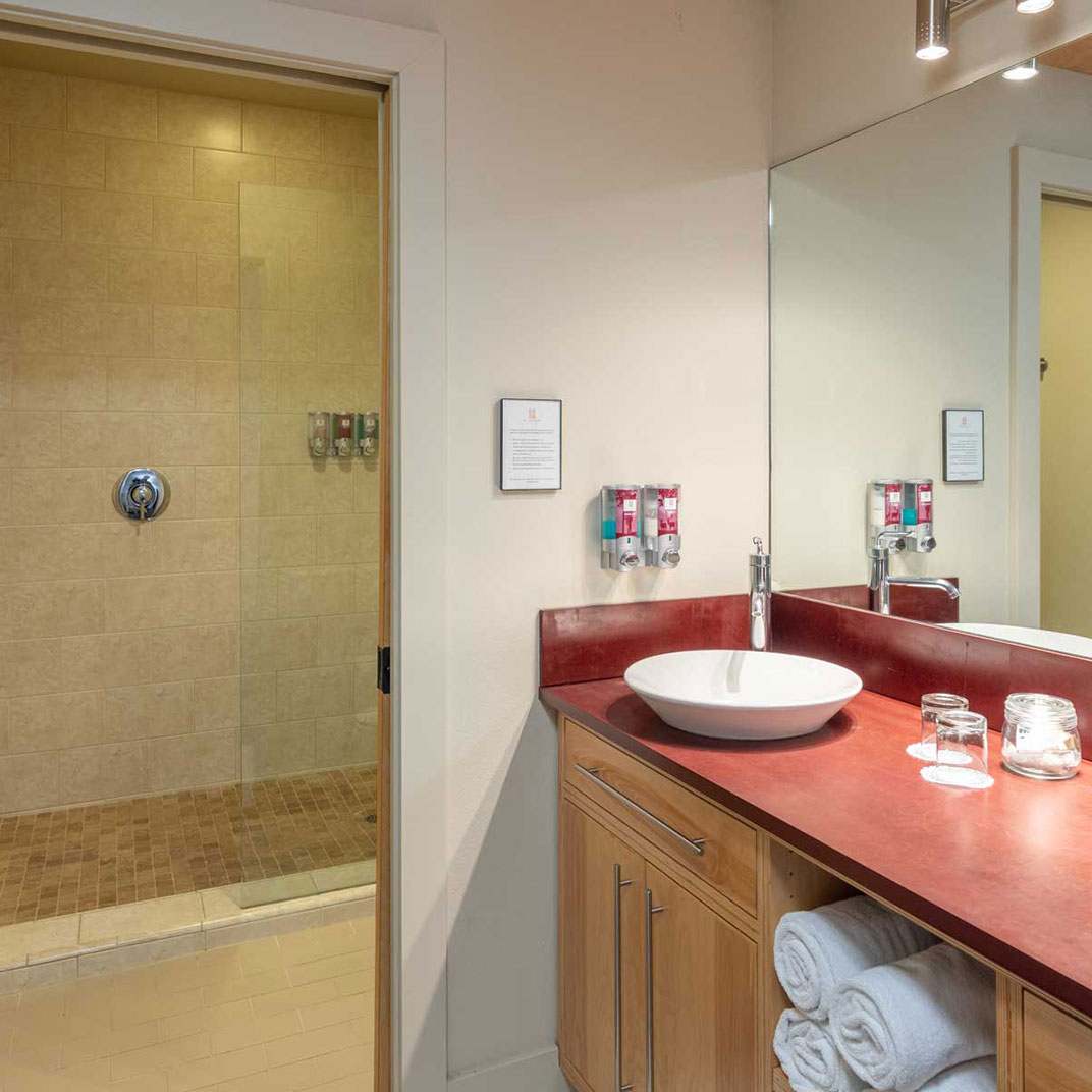 Gravity Haus TruckeeTahoe Truckee คู่มือ มิชลิน ไกด์