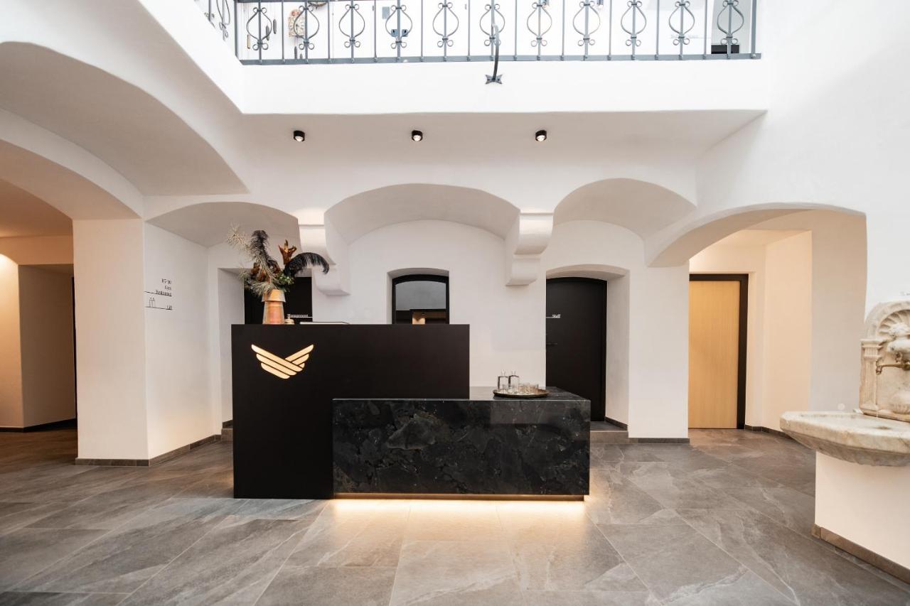 Photo 2 / 28 - Schwarzer Adler | Concept Living