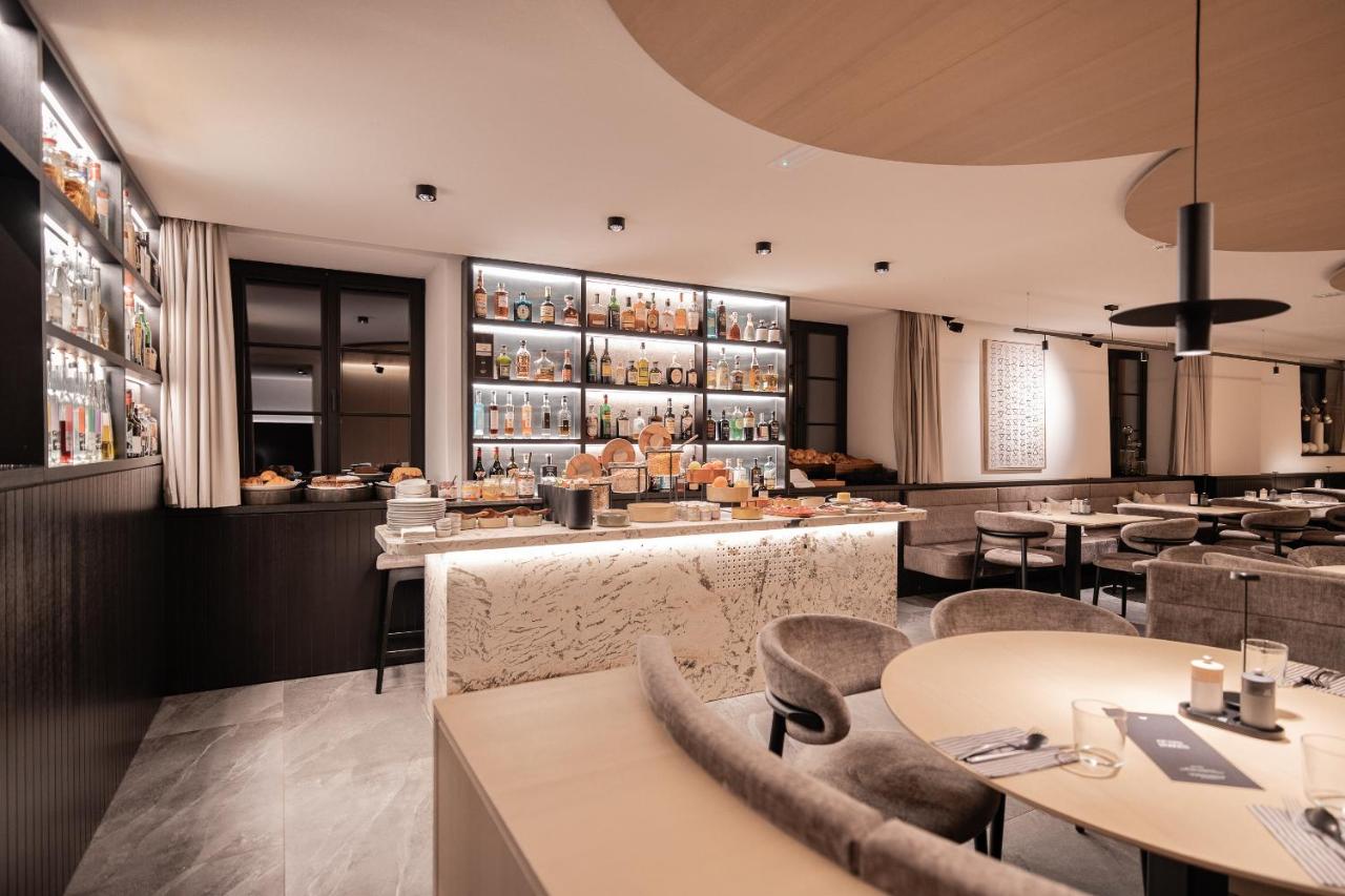 Photo 3 / 28 - Schwarzer Adler | Concept Living