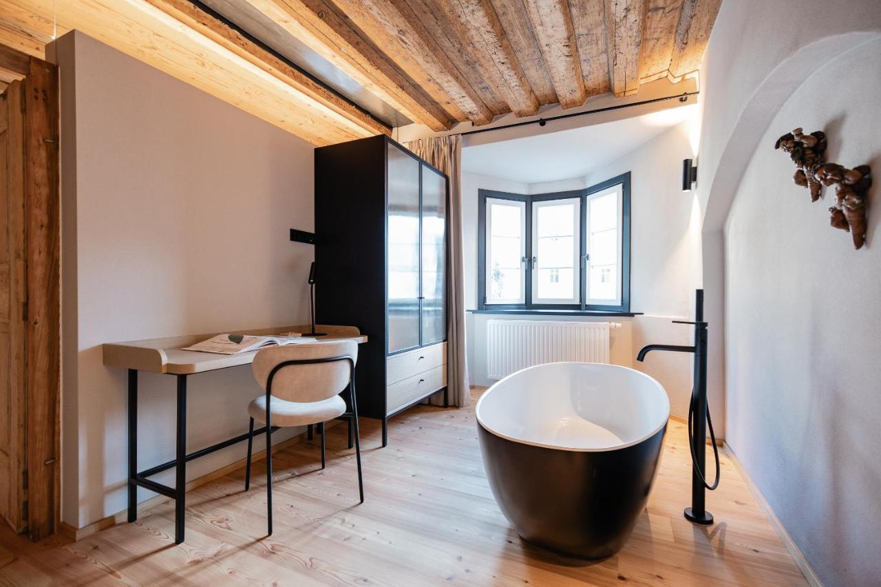 Photo 12 / 28 - Schwarzer Adler | Concept Living